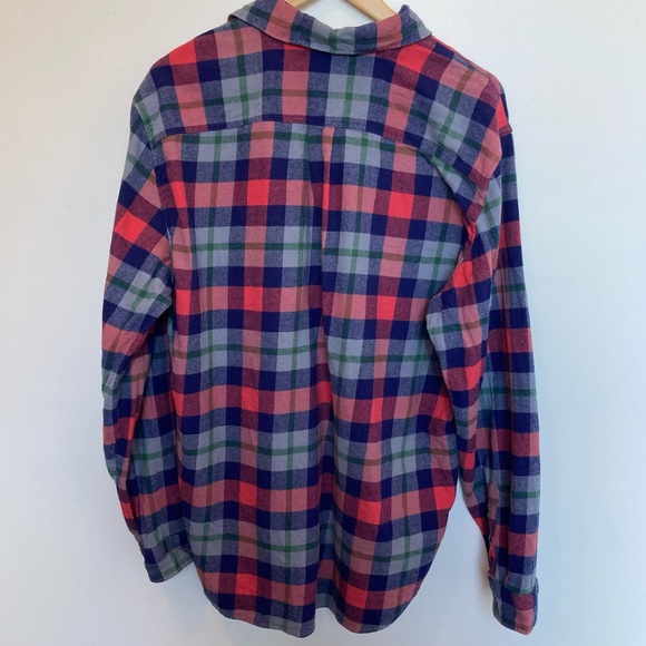 Men’s XL Red and Blue Plaid Gap Flannel Button Down - Picture 2 of 4